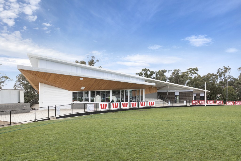 Morton Park Pavilion — Pavilion exterior from the oval